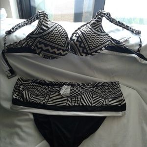 Kenneth Cole Blk/white Print Bikini Size large